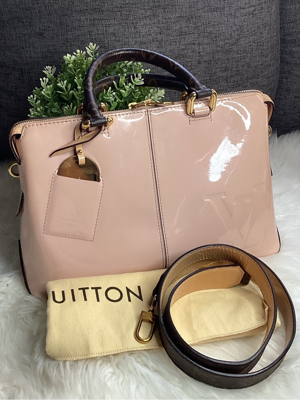 LOUIS VUITTON
Rose Ballerine Vernis Miroir Tote Bag